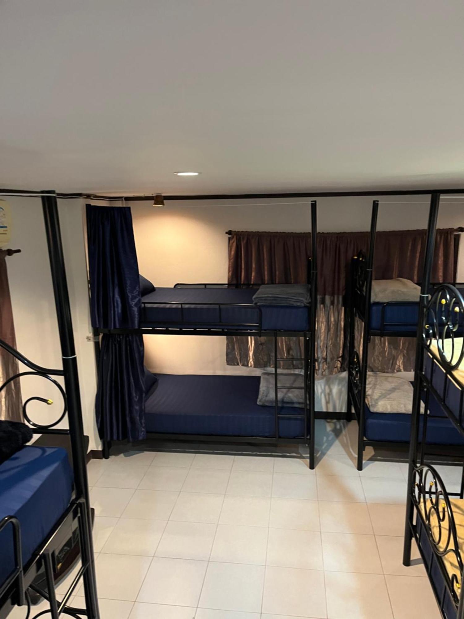 Moon Dolphin Hostel 哈林海滩 外观 照片